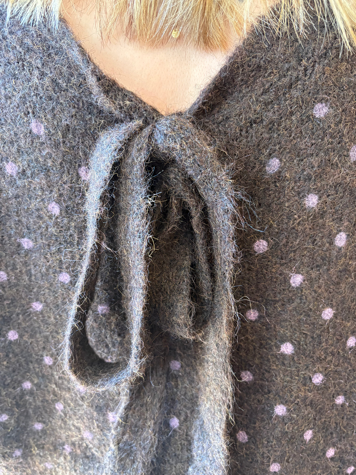 Pull chocolat petits pois rose