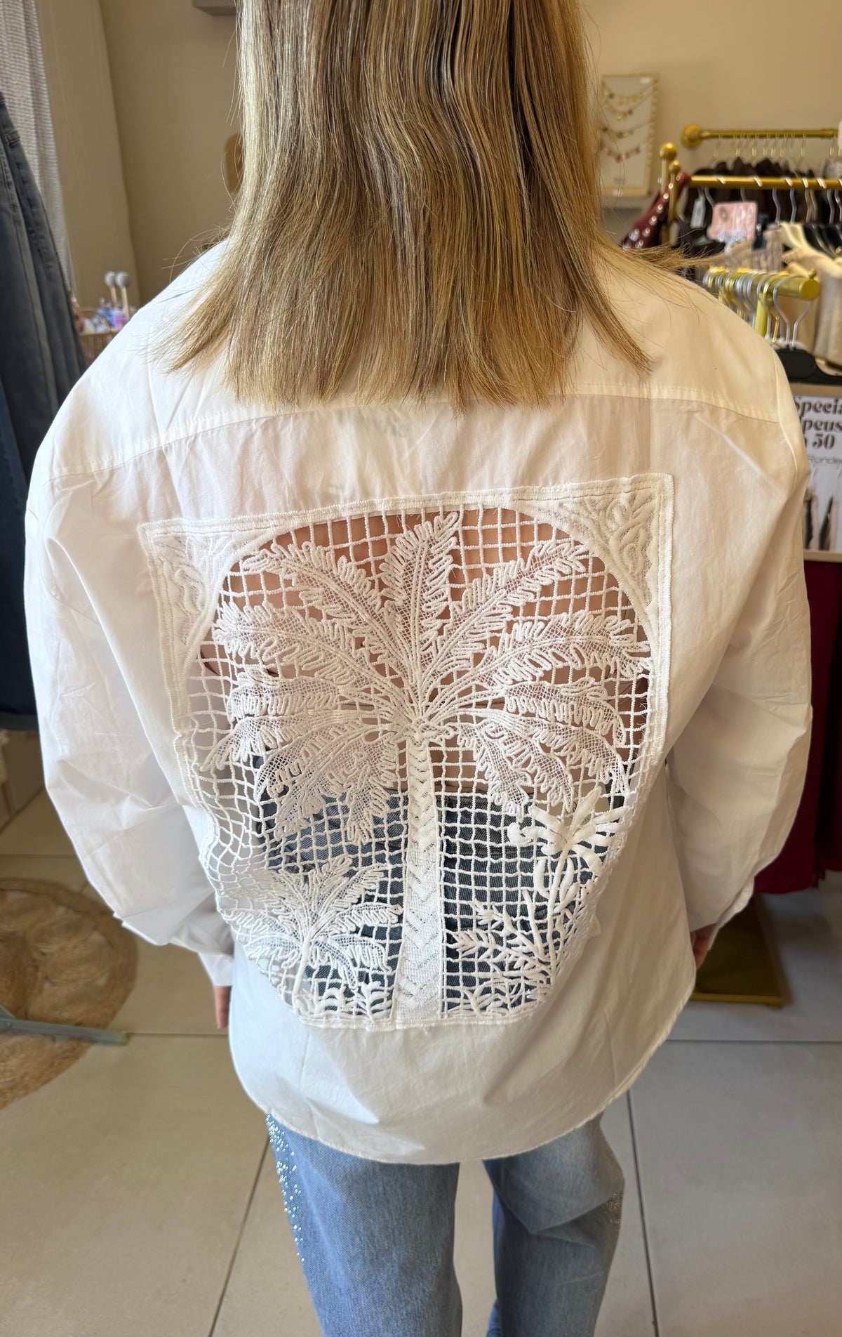 Chemise blanche détail au dos palmier en crochet