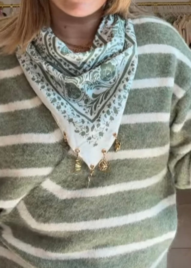 Foulard à charms