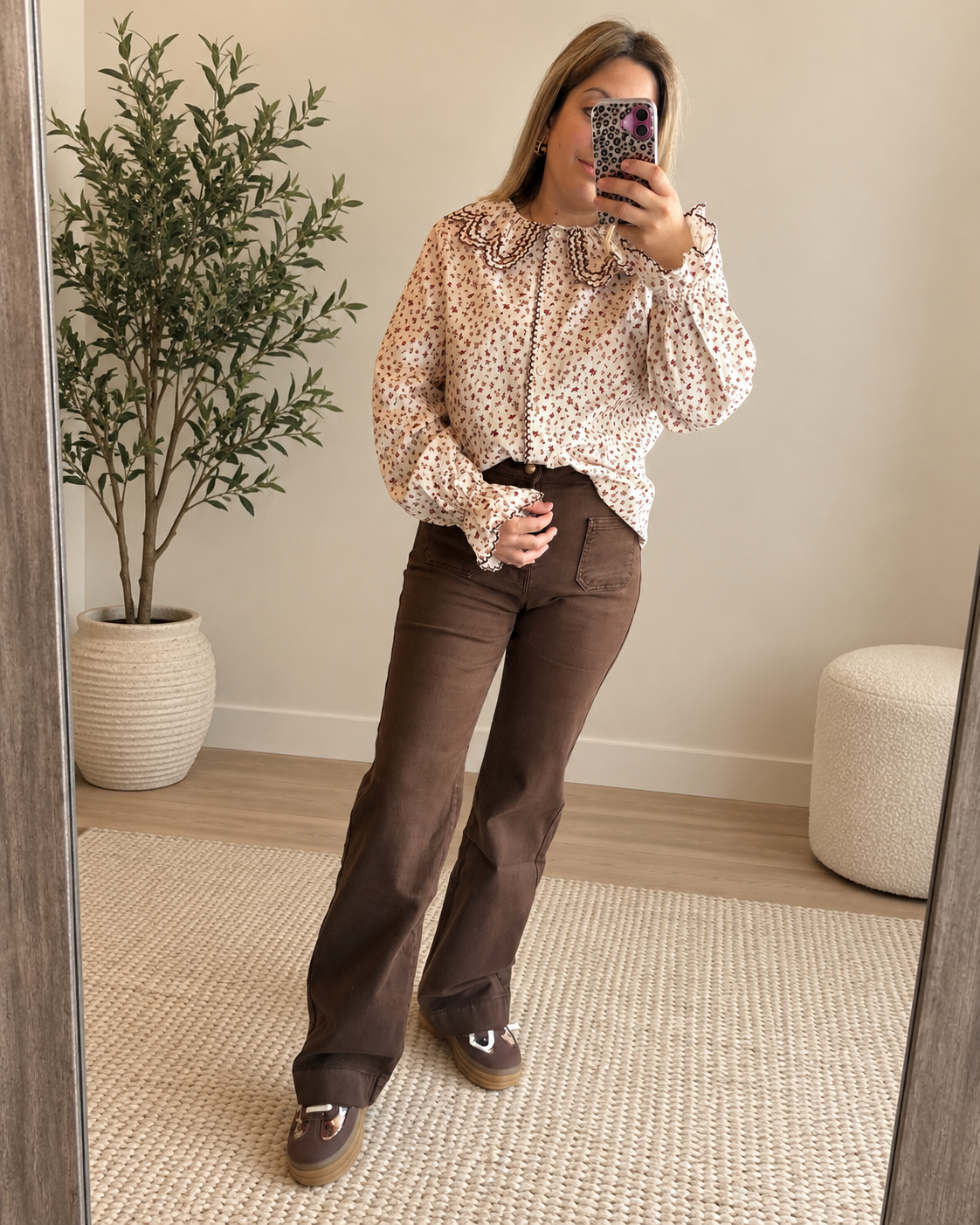 Chemise beige fleurie col Claudine