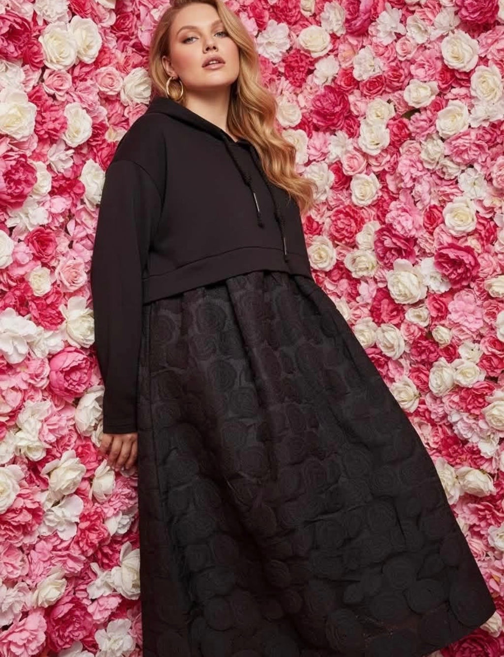 Robe sweat noir à capuche