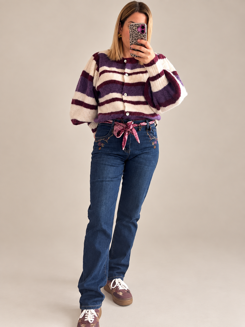 Jean brut coupe droite + ceinture foulard breloques